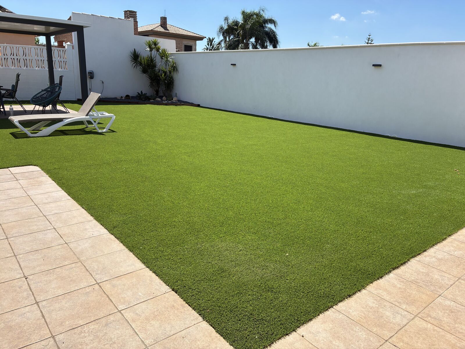 Jardín privado con césped premium